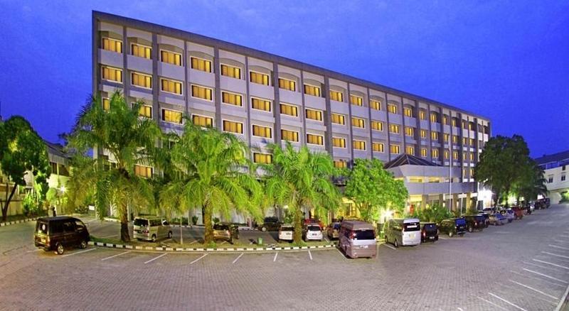 Pangeran Beach Hotel Padang  Exterior photo